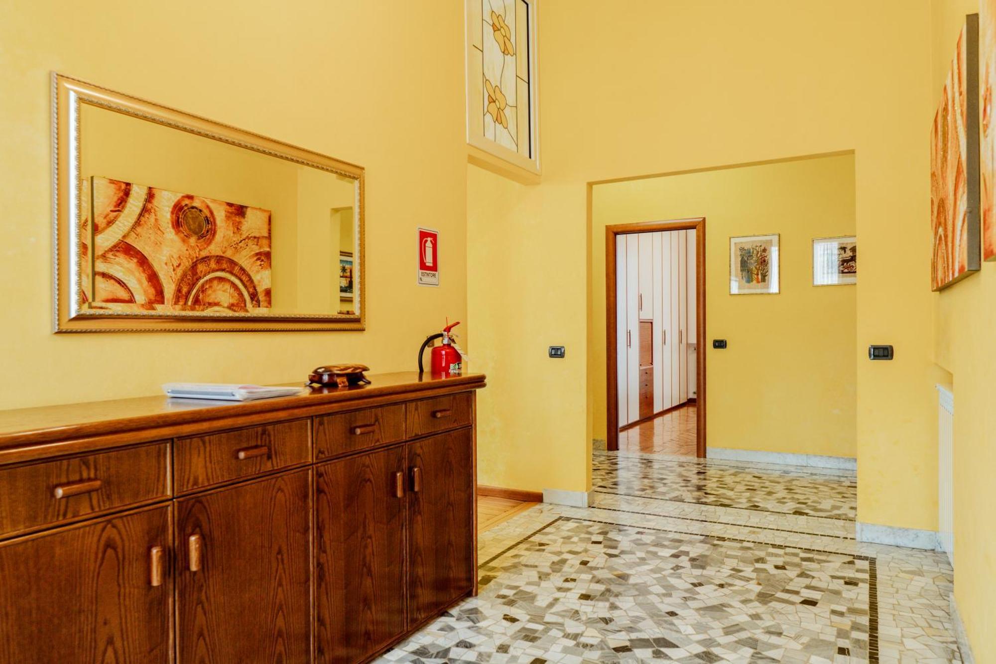 Luxe Apartment Near Milano, Rho Fiera E Mxp Busto Arsizio Dış mekan fotoğraf